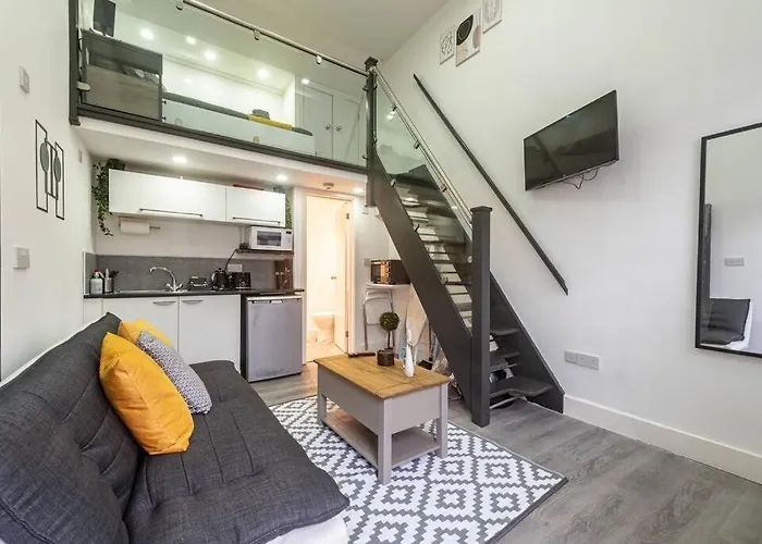 Studio In Central Reading- Next To Town Centre