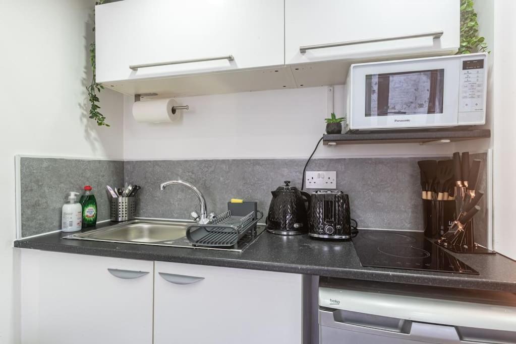 In Reading- Next To Town Centre Apartment
