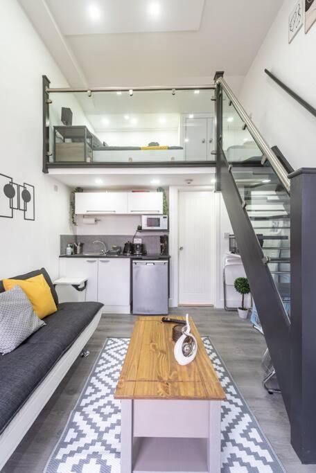 Apartment In Reading- Next To Town Centre *