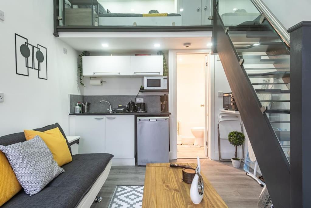 In Reading- Next To Town Centre Apartment *