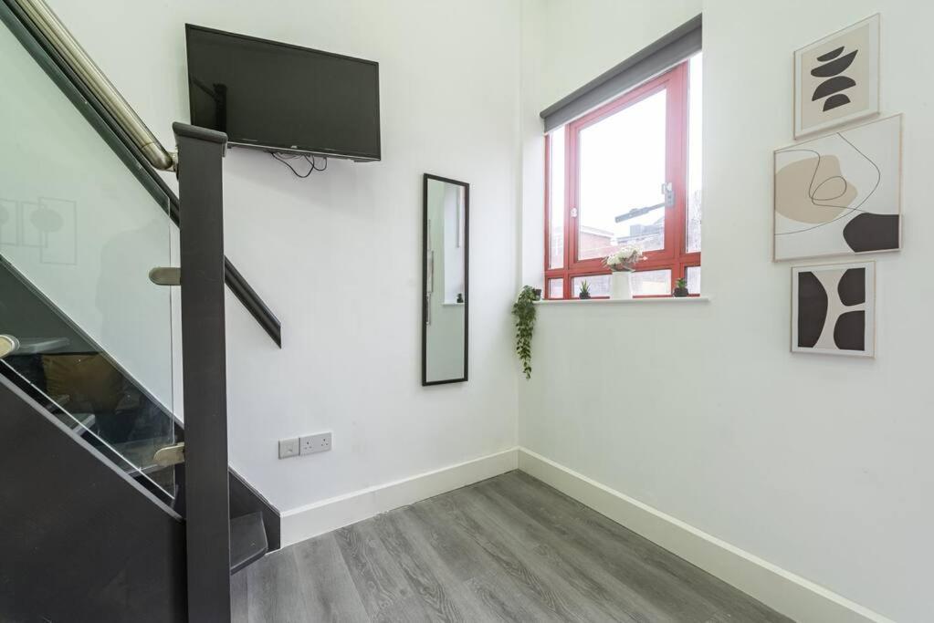 In Reading- Next To Town Centre Apartment