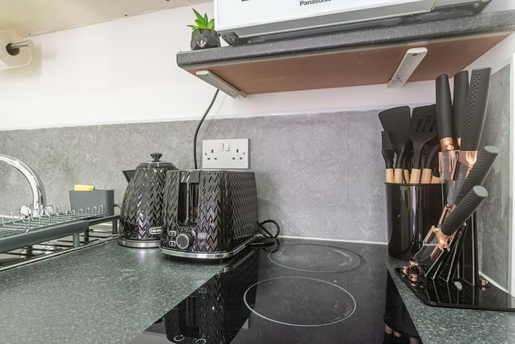 In Reading- Next To Town Centre *